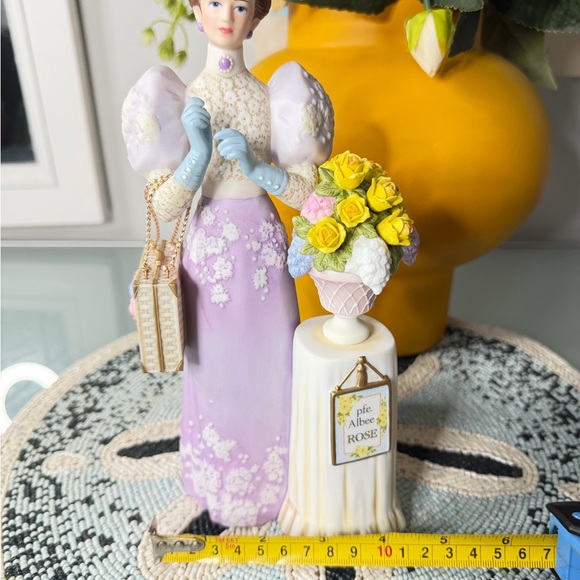 Elegant Lady Figurine with Floral Accents - Picture 12 of 12